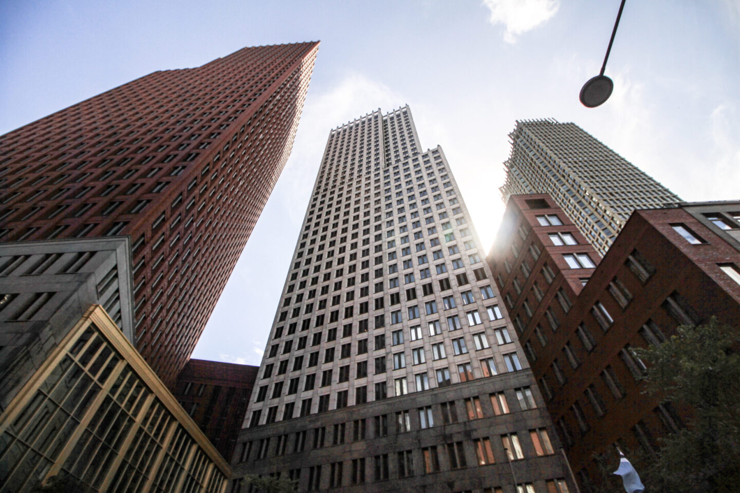Foto van overheidsgebouwen in het centrum van Den Haag.